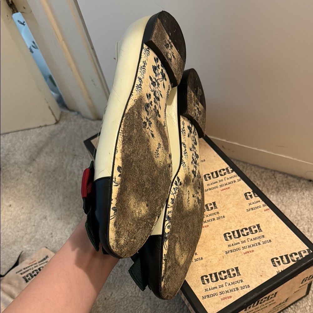 Gucci Cream and Black Flats with Signature Bow - Picture 4 of 4